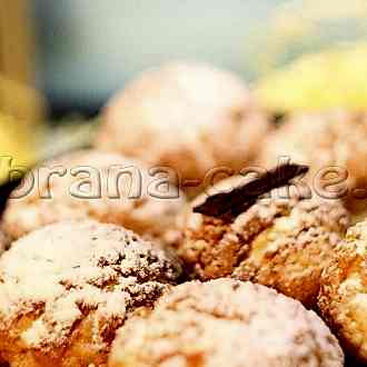 Профитроли со сливочным кремом. Профитроли со сливочным кремом.