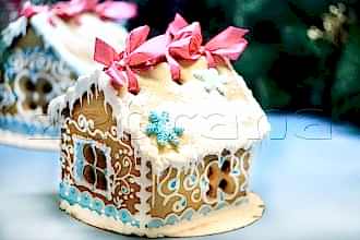 Пряничный домик на заказ с логотипом компании Пряничный домик на заказ с логотипом компании